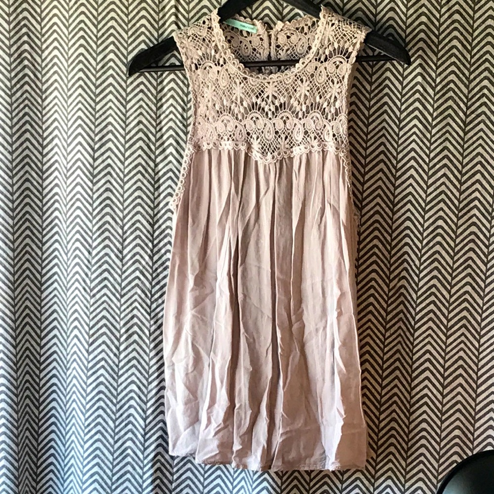 Maurice’s Lace Women’s Top Sz Large Light Grey / Gray / Cream Keyhole Back